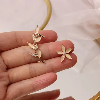2020 korėjos naujo dizaino bižuterijos išskirtinį vario inkrustacijos cirkonis opal lapų ausies kaulų įrašą gėlių asimetrinė moterų auskarai
