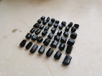 40pcs Daug mažyčių Natūralus Juodas Turmalinas Kristalų Šiurkštus Akmens Uolienų Mineralas Specimen60-50g