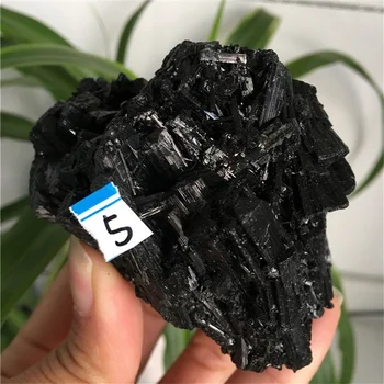 Retas natūralus kvarco kristalas juodas turmalinas Pavyzdys mineralinių gydomųjų