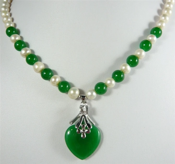 Gana 7-8mm baltas perlas & green jade granulių +žalioji širdies jade karoliai pakabukas